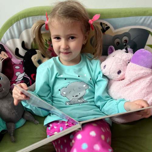 Spokojená zákaznice v novém pyžamu Betty mode