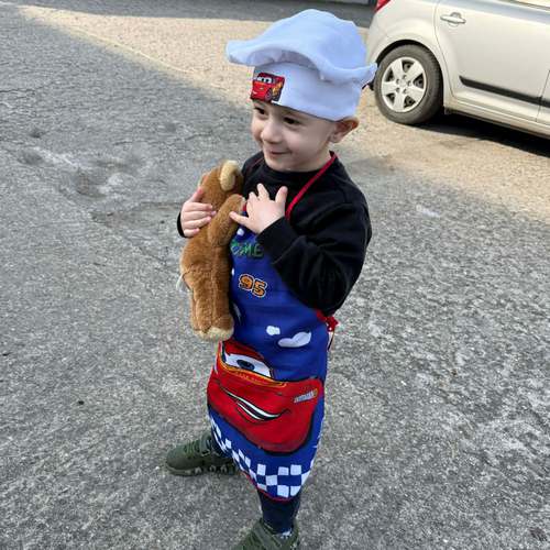 Spokojený zákazník v kuchařském kompletu