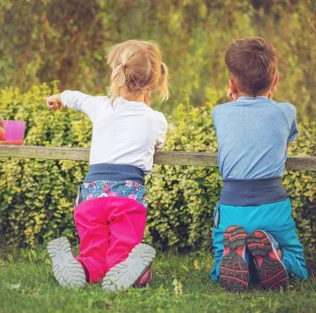 Dívčí softshellové kalhoty Unuo s fleecem tmavě růžové - květinky