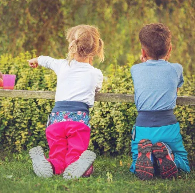 Dívčí softshellové kalhoty Unuo s fleecem tmavě růžové - květinky