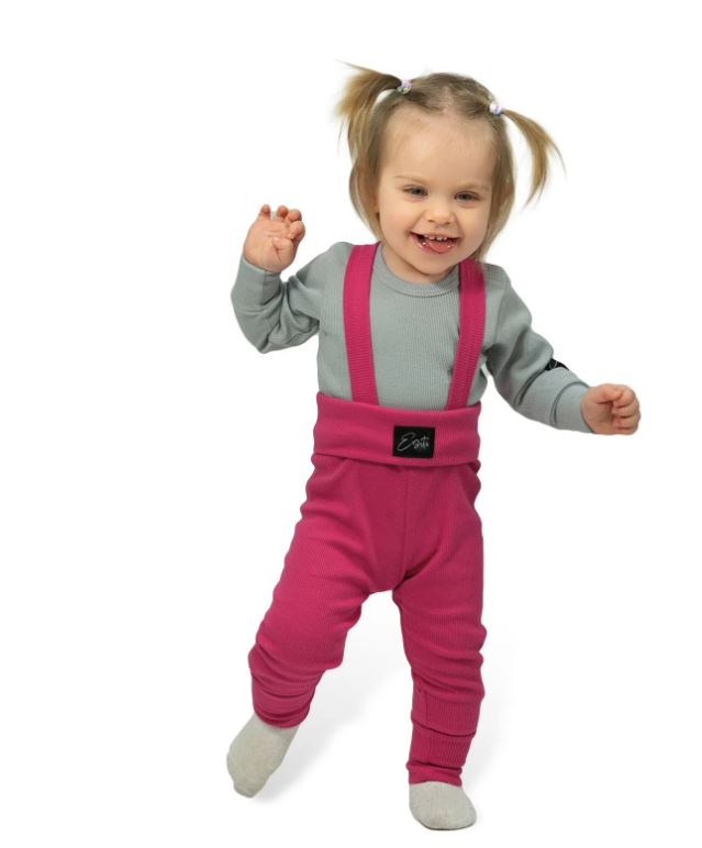 Rostoucí dívčí žebrované tepláčky Esito s kšandami tmavě růžové