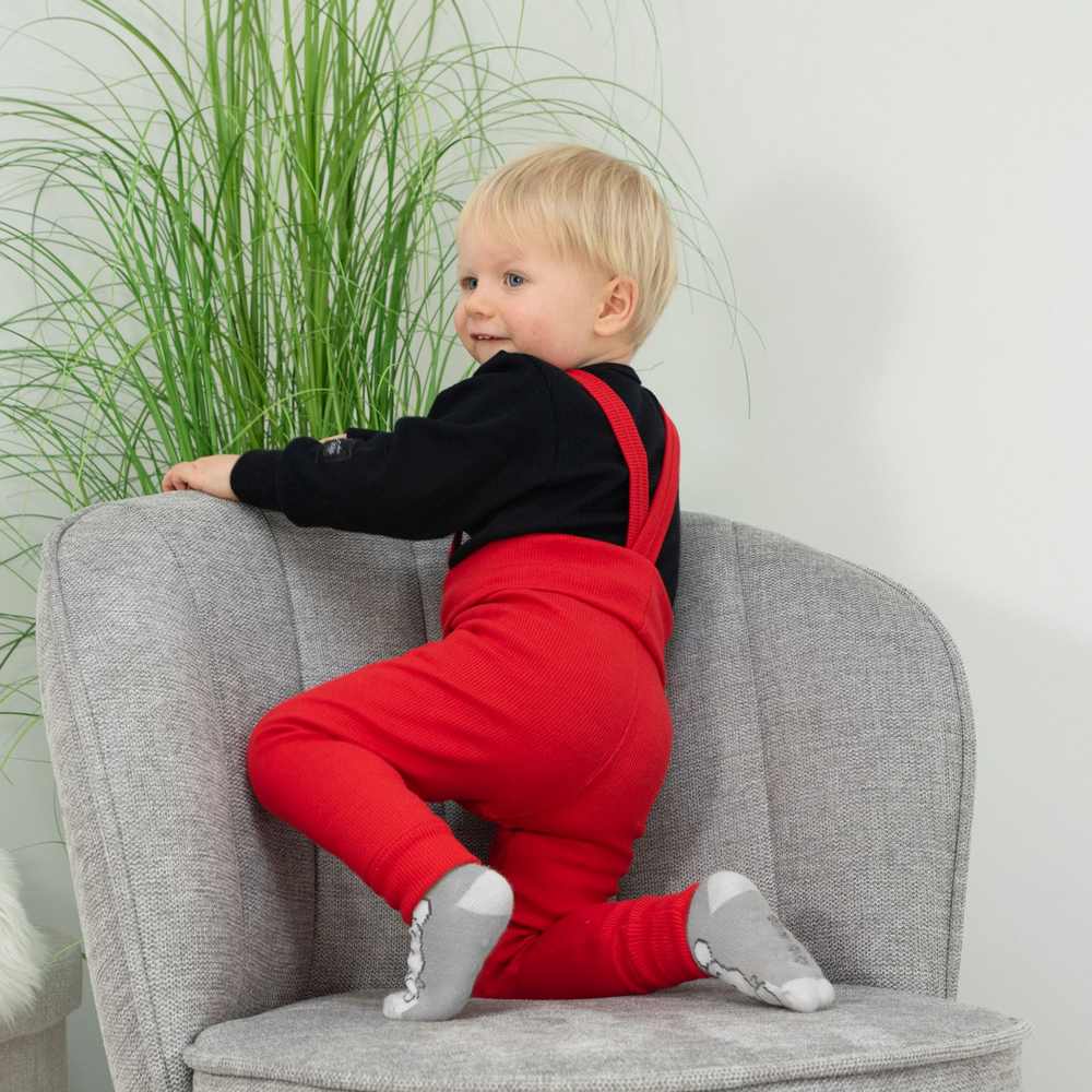 Rostoucí žebrované tepláčky Esito s kšandami červené