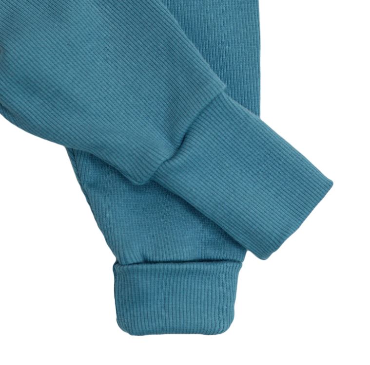 Rostoucí žebrované tepláčky Esito s kšandami modré