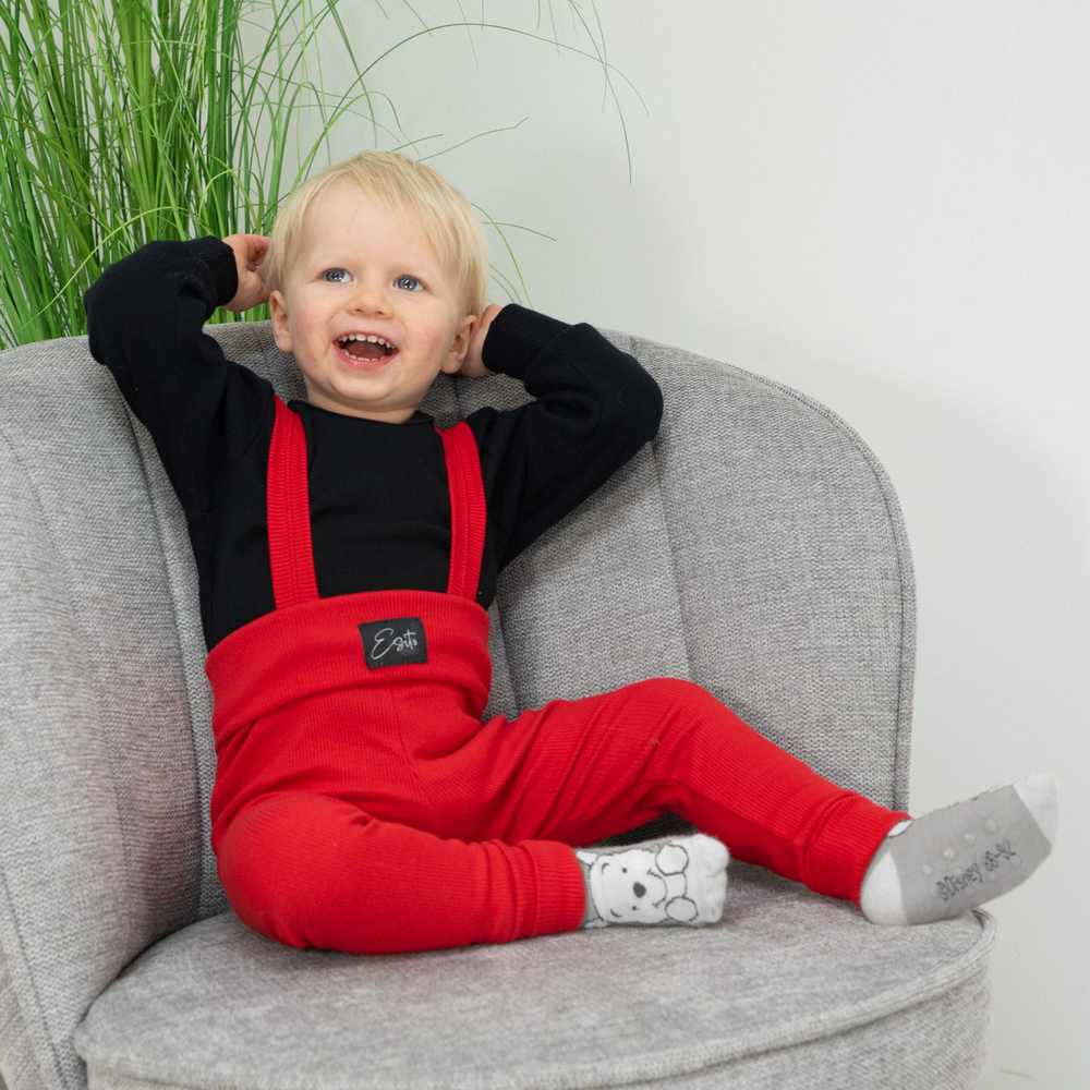 Rostoucí žebrované tepláčky Esito s kšandami červené