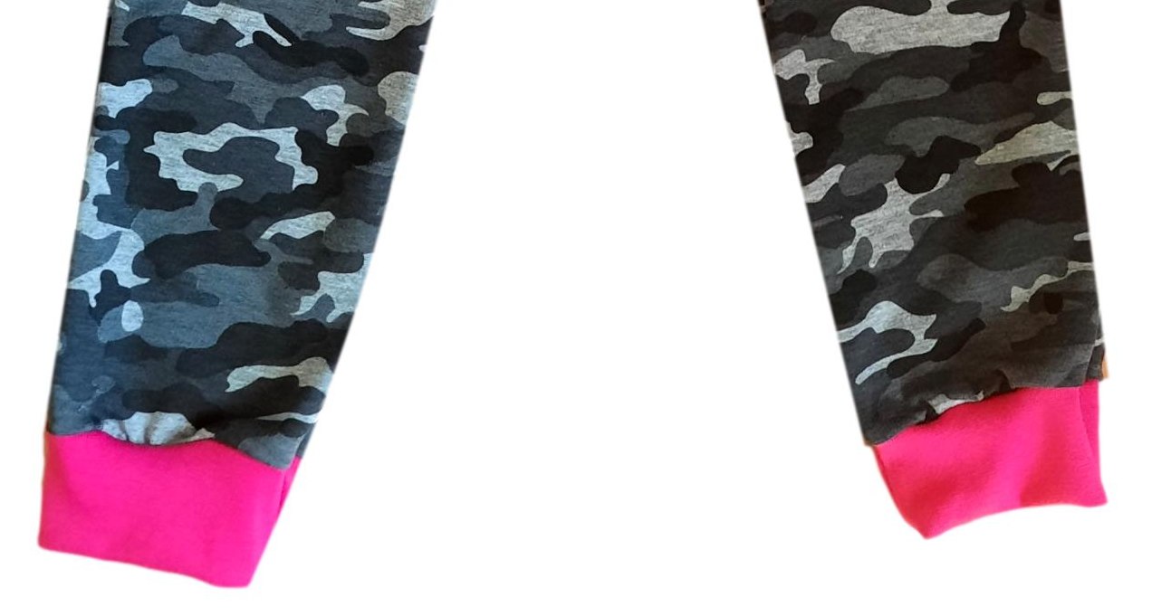 Dívčí bavlněné tepláky šedý maskáč s růžovou