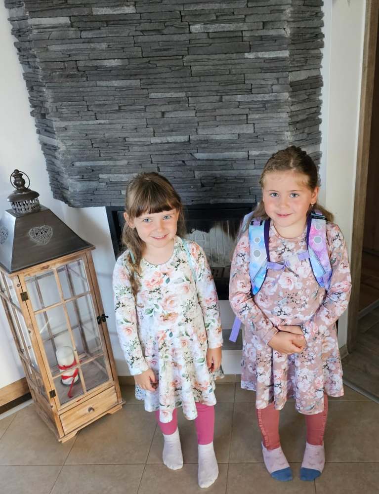 Dívčí šaty Betty mode starorůžové s květy