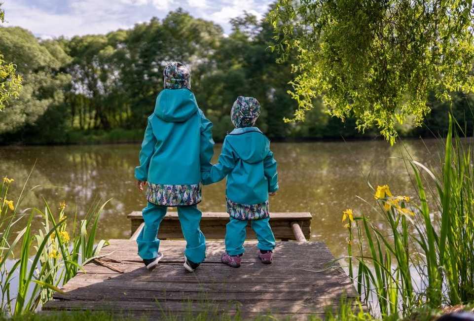 Fleecová čepice Unuo kouzelné stromy