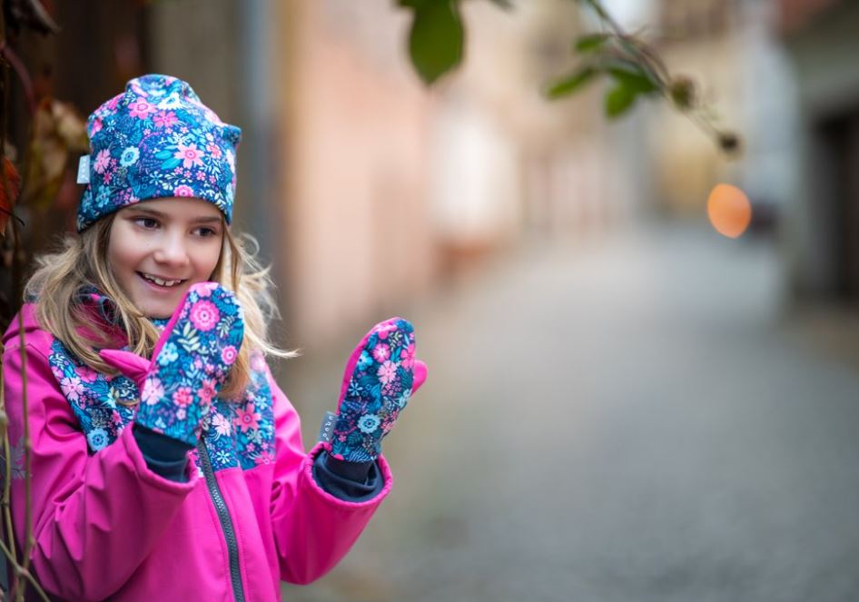 Dětské softshellové rukavice Unuo růžové kytičky vel. S-L (2-7 let)