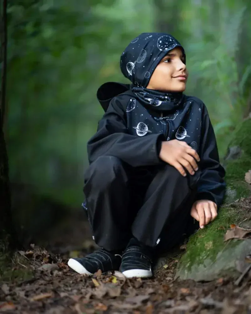 Dětská softshellová bunda Unuo s fleecem černá planety