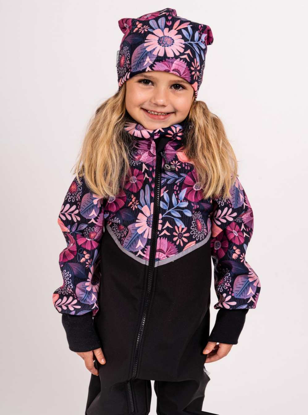 Dívčí softshellová kombinéza Unuo černá kouzelné květiny
