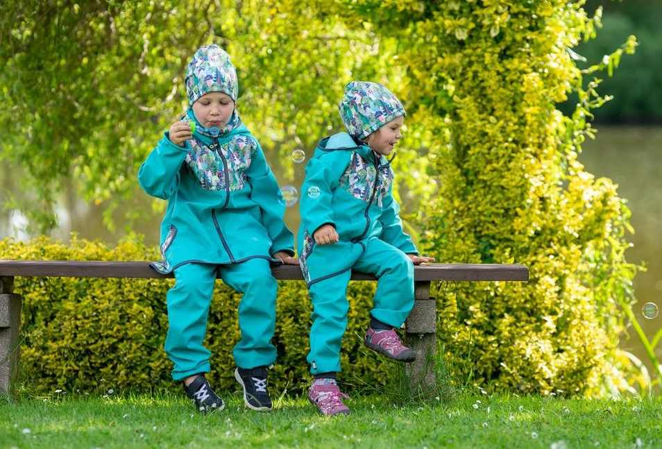 Fleecová čepice Unuo kouzelné stromy