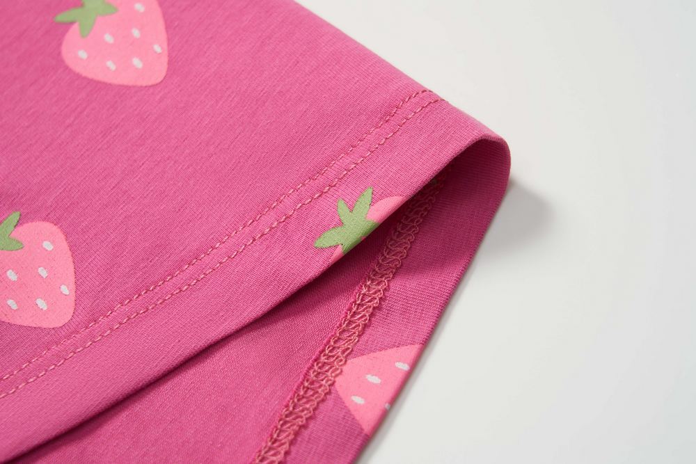 Dívčí šaty Wolf & Wolfie S2614A fialové s jahodami