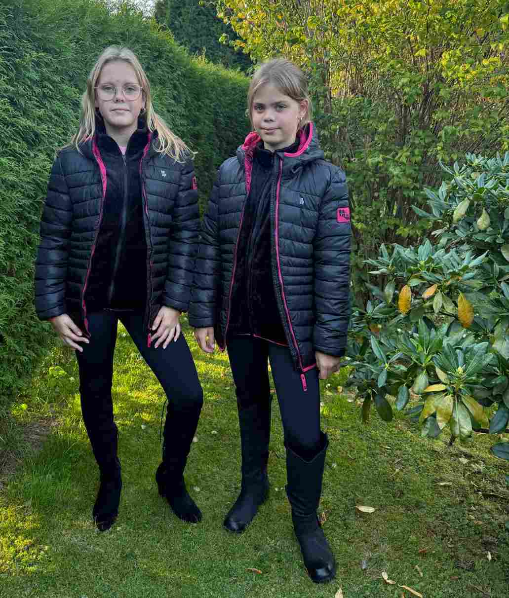 V zimní bundě Loap a mikině Wolf